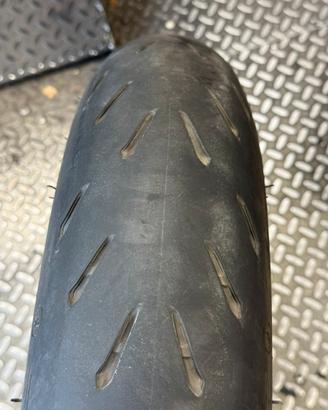 Gomme moto