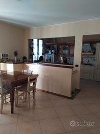 Tavolo quadrato in legno allungabile 