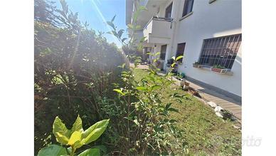 Appartamento di 97 m² con 5 locali e box auto a Mo