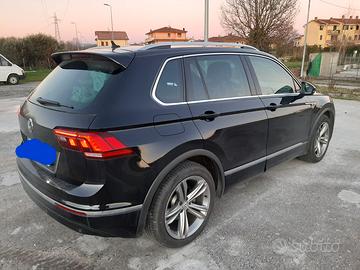 Auto perfettamente nuova come da concessionario