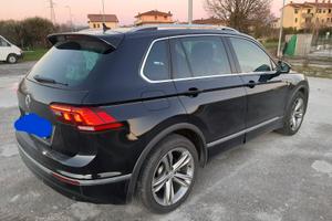 Auto perfettamente nuova come da concessionario