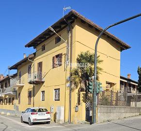 Casa semindipendente RISTRUTTURATA con cortile pri