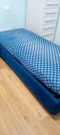 letto singolo blu con contenitore e imbottito