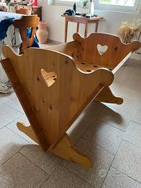 Culla a dondolo in legno