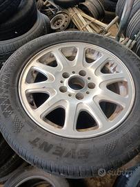 Gomme estive con cerchi in lega BMW  e coprimozzi