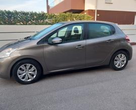 Peugeot 208 1.4 HDi 68 CV 5 porte Active con NAVI 