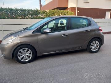 Peugeot 208 1.4 HDi 68 CV 5 porte Active con NAVI 