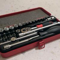 Cassetta con bussole ed accessori per avvitatura