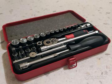 Cassetta con bussole ed accessori per avvitatura