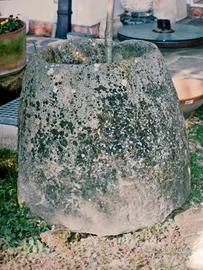 Vera da pozzo antica in Trachite