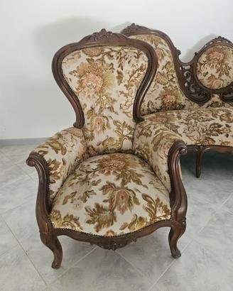 Salone vintage con divano e due poltrone