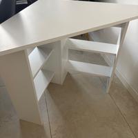 Scrivania angolare bianca – pratica e salvaspazio