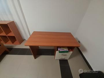 scrivania e cubotti