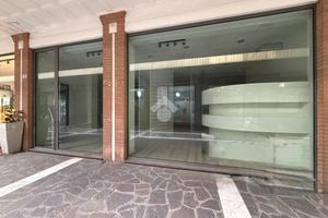 NEGOZIO A CERVIA