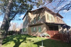 Villa di 431 m² con più di 5 locali e box auto dop
