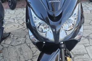 Scooter  Honda SWT 600