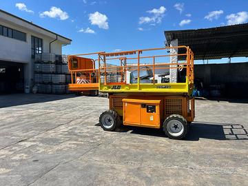 Piattaforma aerea verticale JLG 260MRT