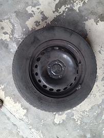 Set 4 Pneumatici invernali con cerchi