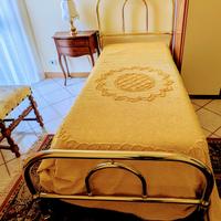 Letto singolo, testata ottone dorato