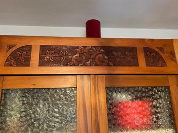 Dispensa con sportelli a vetro