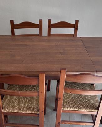 Splendido tavolo in legno massiccio  estendibile
