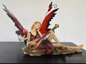 Fata con ali in ferro battuto