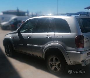 TOYOTA RAV 4 (SOLO RICAMBI)
