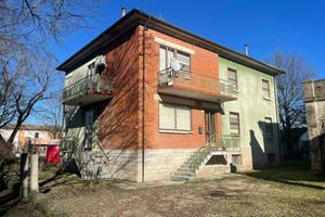 Casa indipendente di 368 m² con più di 5 locali e 