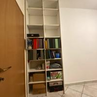 Libreria a giorno modulare bianca in legno