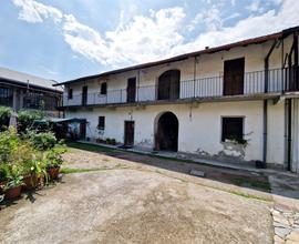 Tipica casa lombarda da ristrutturare
