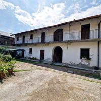 Tipica casa lombarda da ristrutturare