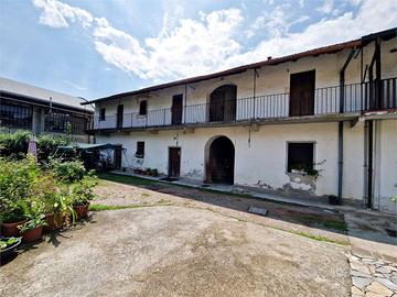 Tipica casa lombarda da ristrutturare