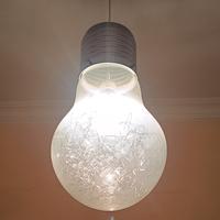 Lampadario a forma di lampadina