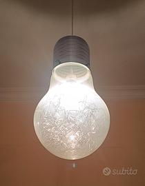 Lampadario a forma di lampadina