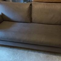 Divano grigio scuro