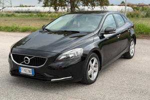 Volvo V40 2.0 diesel 2019 D2 R-design