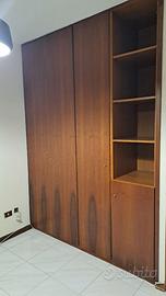 Armadio a muro di legno