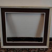 CORNICE IN LEGNO LACC. CON PASSEPARTOUT IN TESSUTO