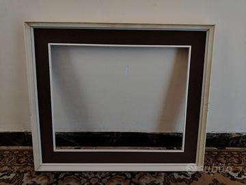 CORNICE IN LEGNO LACC. CON PASSEPARTOUT IN TESSUTO