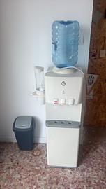 Dispenser acqua a boccione caldo e freddo
