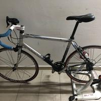 Bici da corsa e rulli