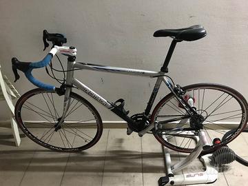 Bici da corsa e rulli