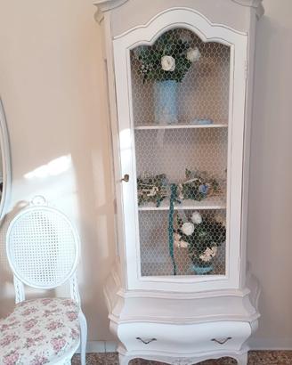 vetrinetta rifatta in stile shabby 