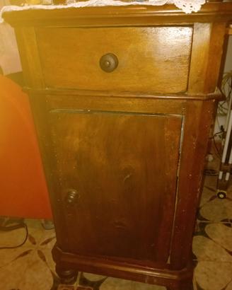 Due comodini noce primi 900'