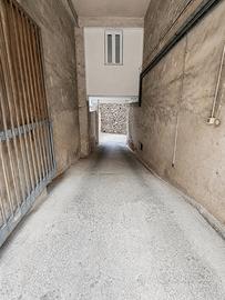 Posti moto e cantine Via Oliveto Scammacca 42