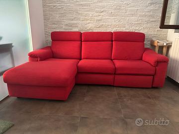 Divano con alzata elettrica