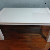 Tavolo in vetro allungabile