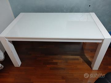 Tavolo in vetro allungabile