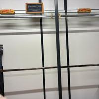 scaffalature in ferro negozio abbigliamento 