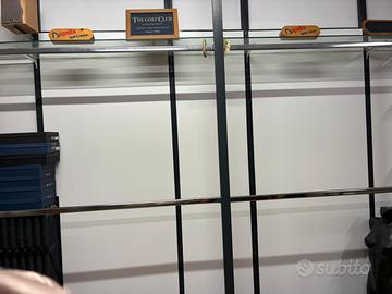 scaffalature in ferro negozio abbigliamento 